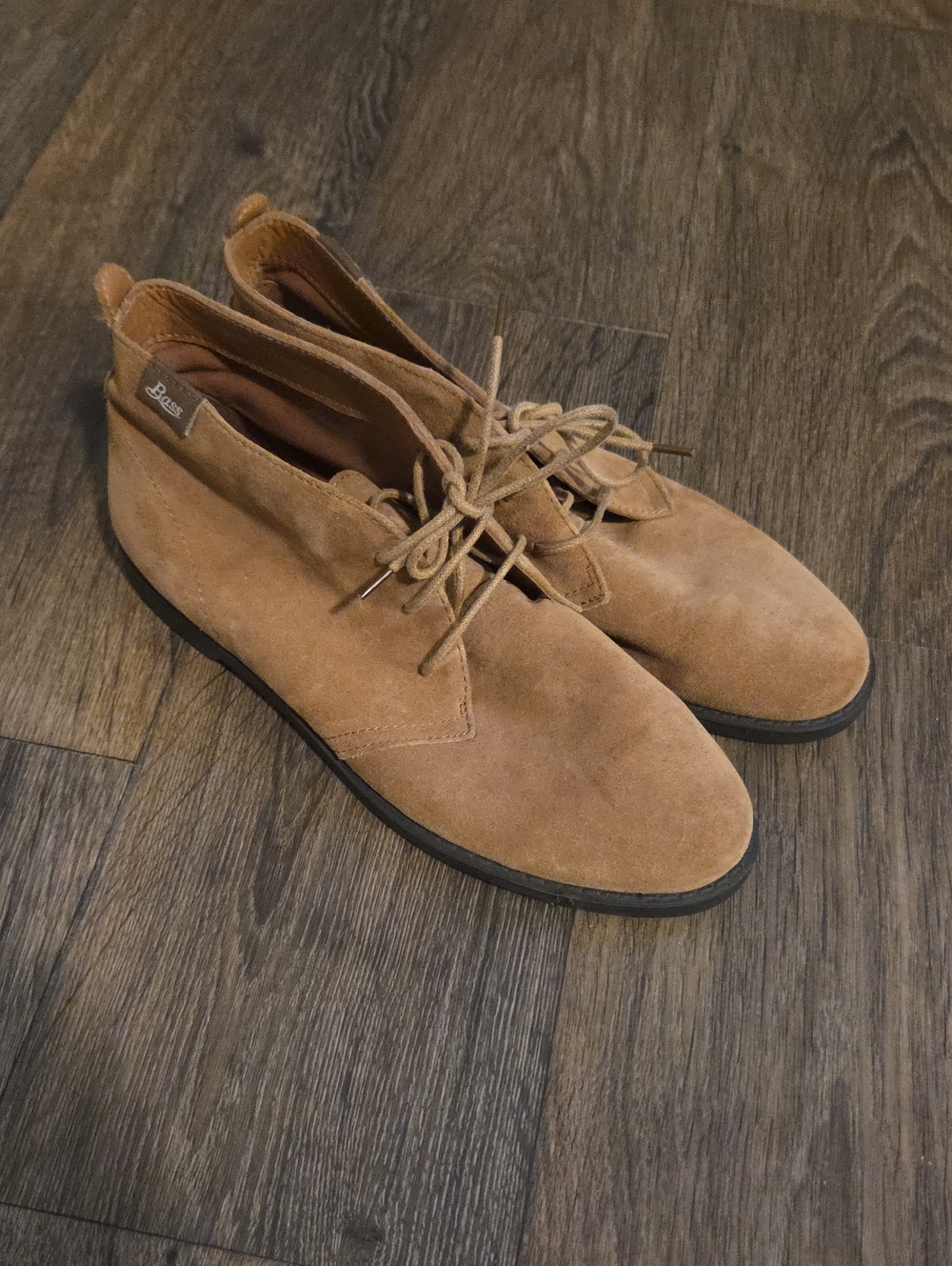 G.H. Bass Co. Elyse Chukka Boots Women’s 10M Tan Suede Leather Lace Up Shoes.